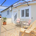 Pensionat And With Parking Space - 4814 Trogir