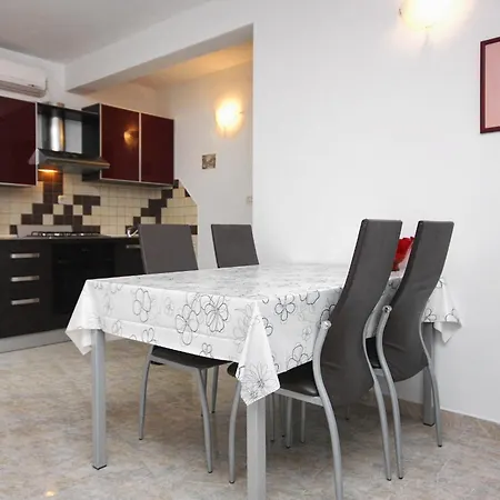 Гостевой дом And With Parking Space - 4814 Трогир